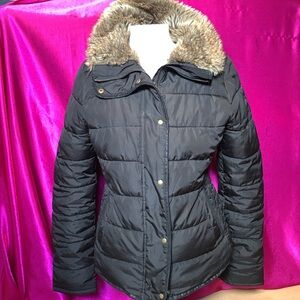 Old Navy size, extra small, puffy, black jacket, faux fur collar